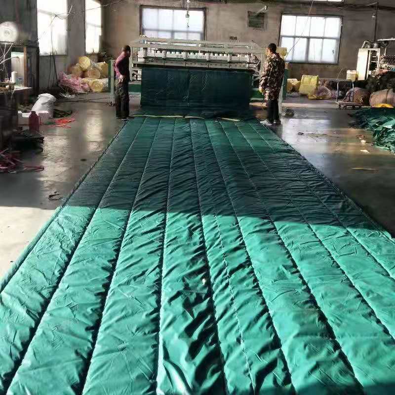 多用途保温棉被   防火阻燃工程保暖被 公路桥梁养护工程被    冬季防寒保温棉被