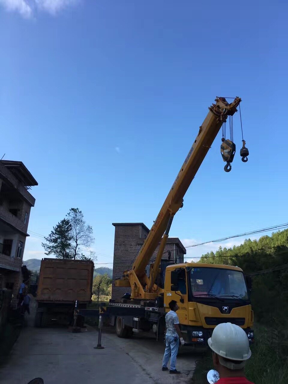 辽源市16-260吨吊车出租 集装箱吊装服务 就近安排车