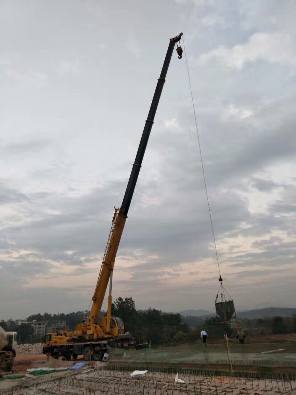 桦甸市8-200吨吊车出租 钢结构吊装安装 日租月租价格