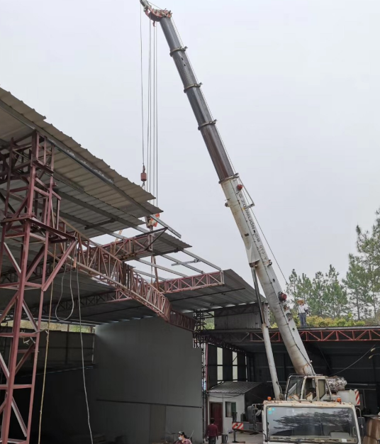 榆树市8-130吨吊车出租 集装箱吊装服务 租一小时报价
