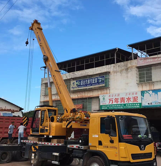 东辽县12-200吨吊车租赁 吊树栽树吊装服务 长短期租赁均可