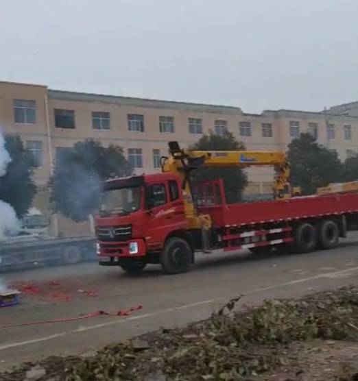 庄河市12-260吨吊车租赁 货物装卸吊装运输 来电咨询报价