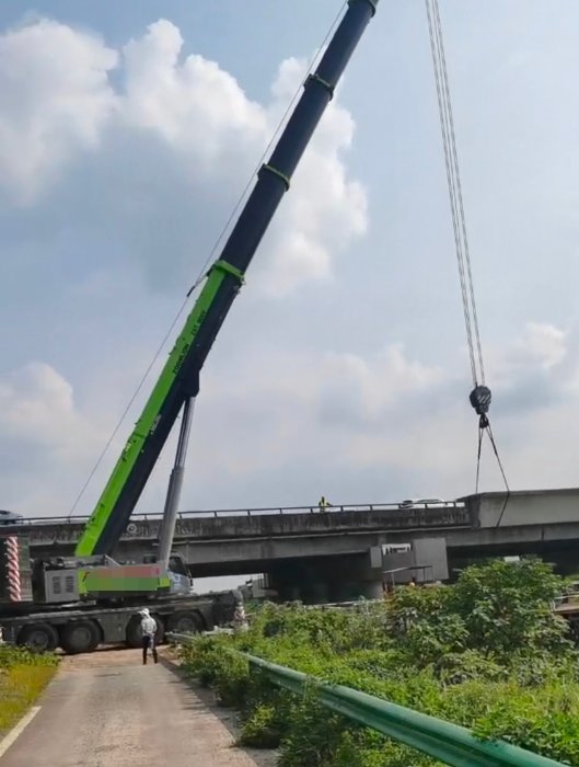 柳河县16-300吨汽车吊出租 设备高空吊装 起重队电话