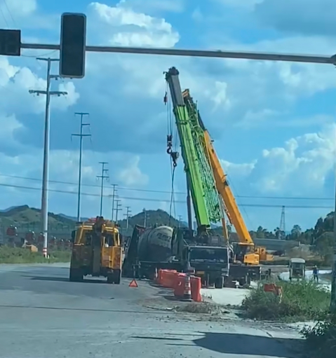 建邺区8-160吨吊车租赁 搬运安装设备 设备多出车快