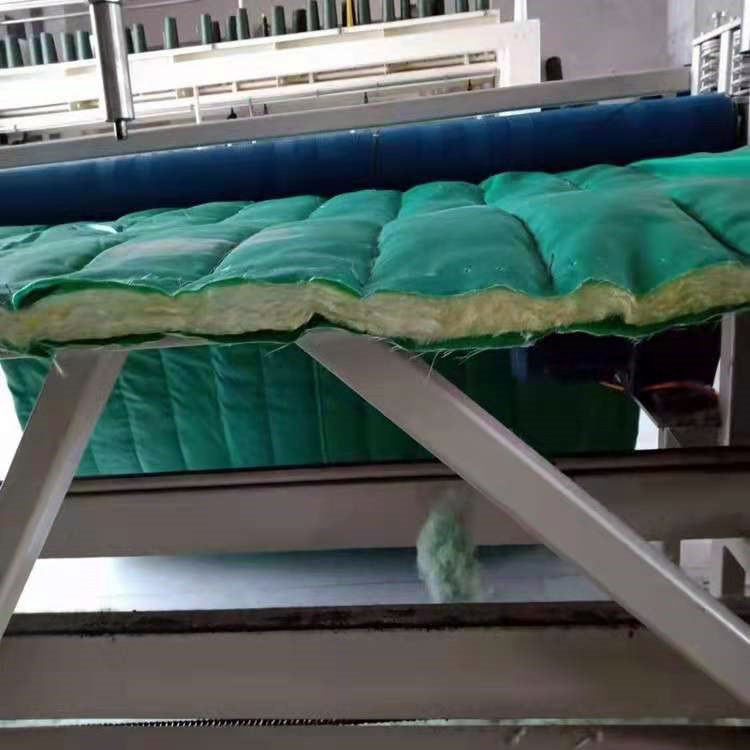  岩棉防火阻燃工程施工桥梁保温被 工程建筑施工防寒防雨保温三防布玻璃棉被
