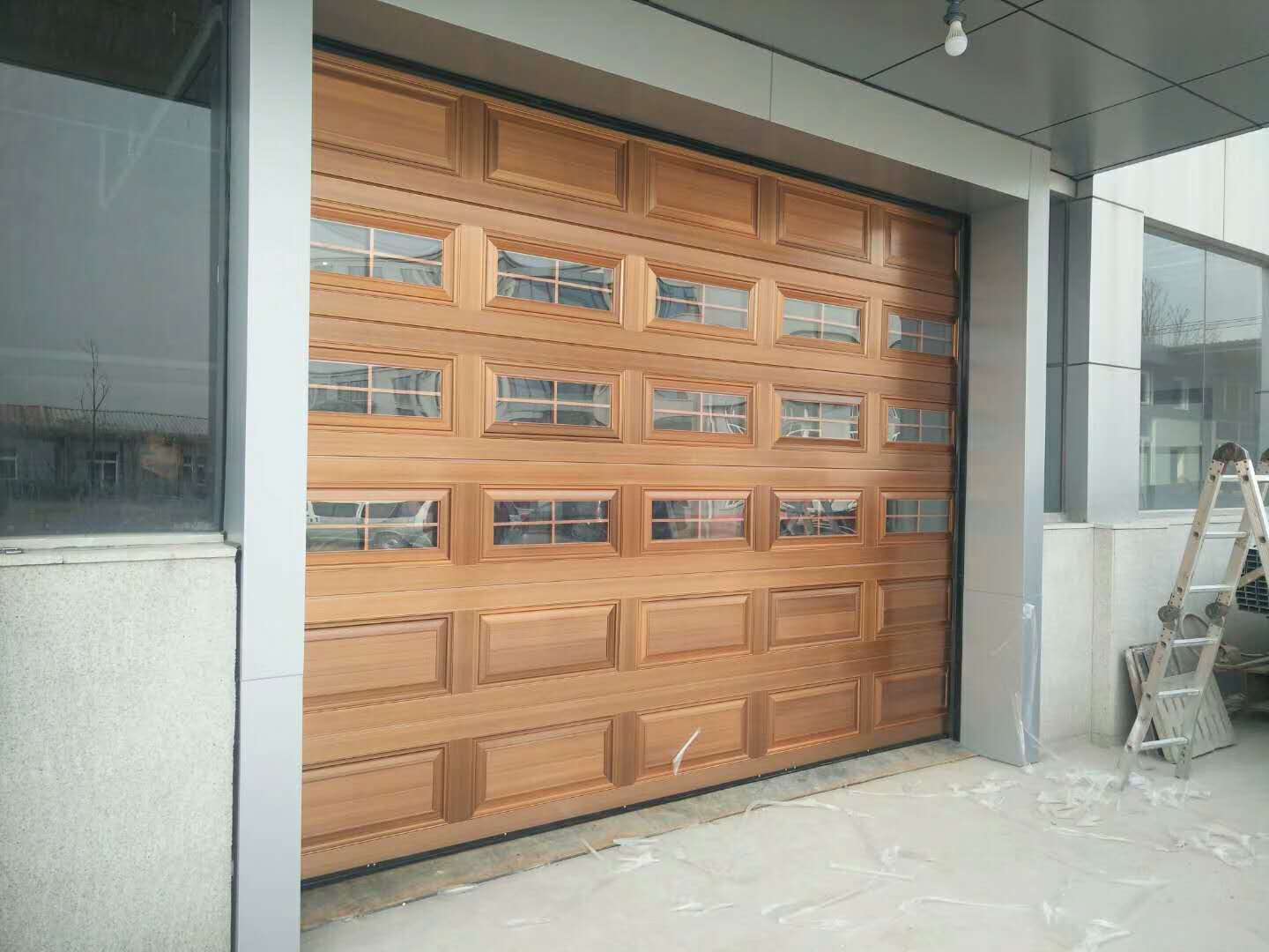 大型电动遥控车库门供应厂家