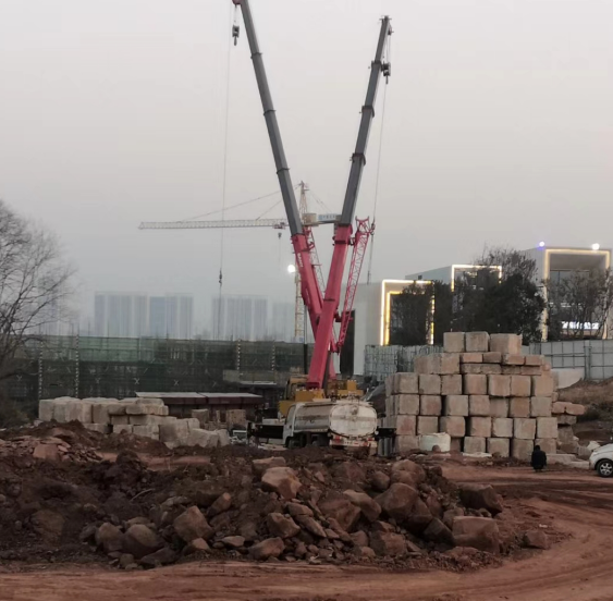 邳州市设备上下楼服务 8-130吨吊车租赁电话 日租价格实惠