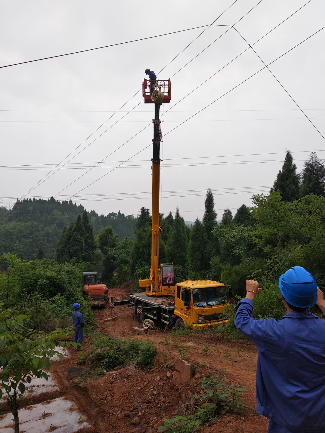 邗江区8-200吨吊车租赁电话 机器设备吊装 施工经验多