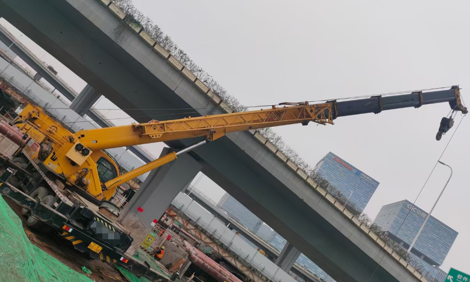 射阳县8-220吨吊车租赁 重型设备移位 长短期租赁均可