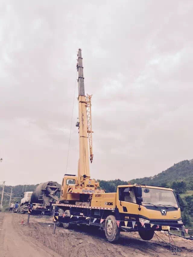 细河区16-300吨汽车吊租赁 桥梁吊装电话 长租短租报价