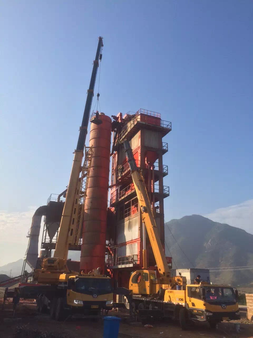 银州区8-160吨吊车出租价格 广告牌吊装服务 年租报价