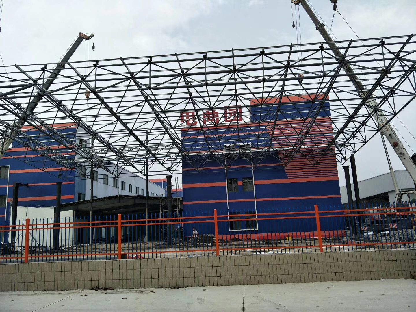 北镇市广告牌吊装服务 16-300吨吊车租赁 来电咨询报价