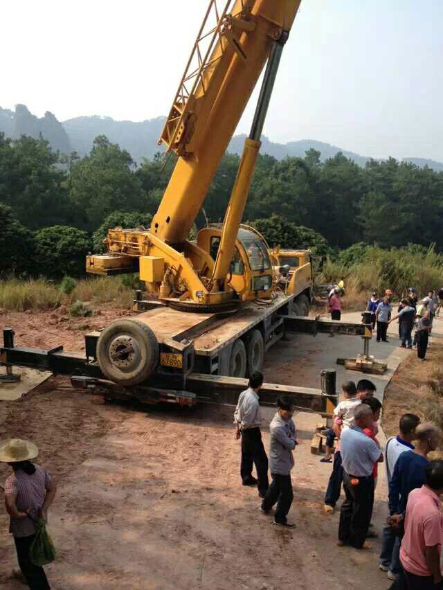 海门市8-80吨吊车租赁 设备高空吊装 收费标准咨询