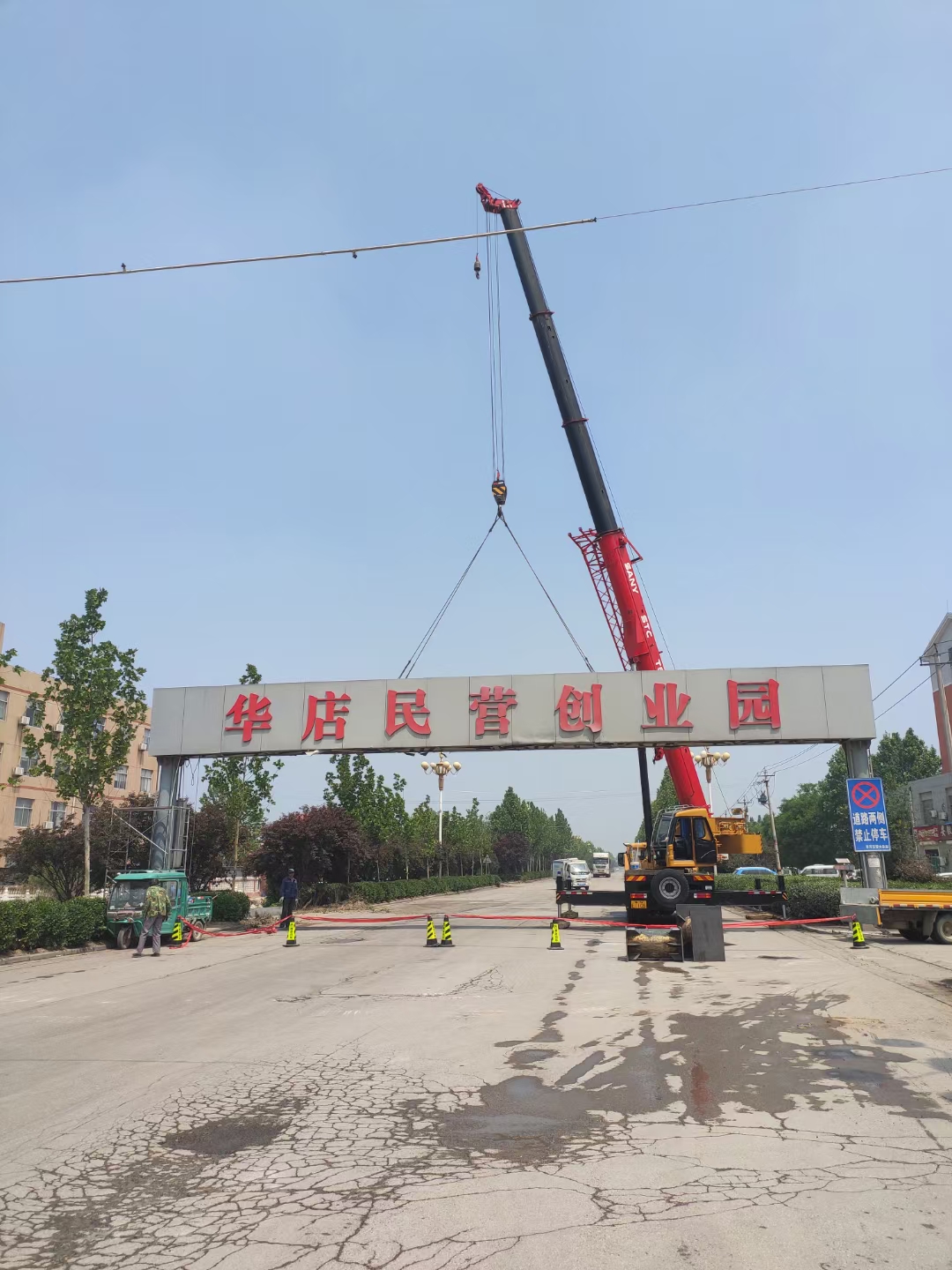 吴中区吊树栽树吊装服务 16-260吨汽车吊租赁 台班费用咨询