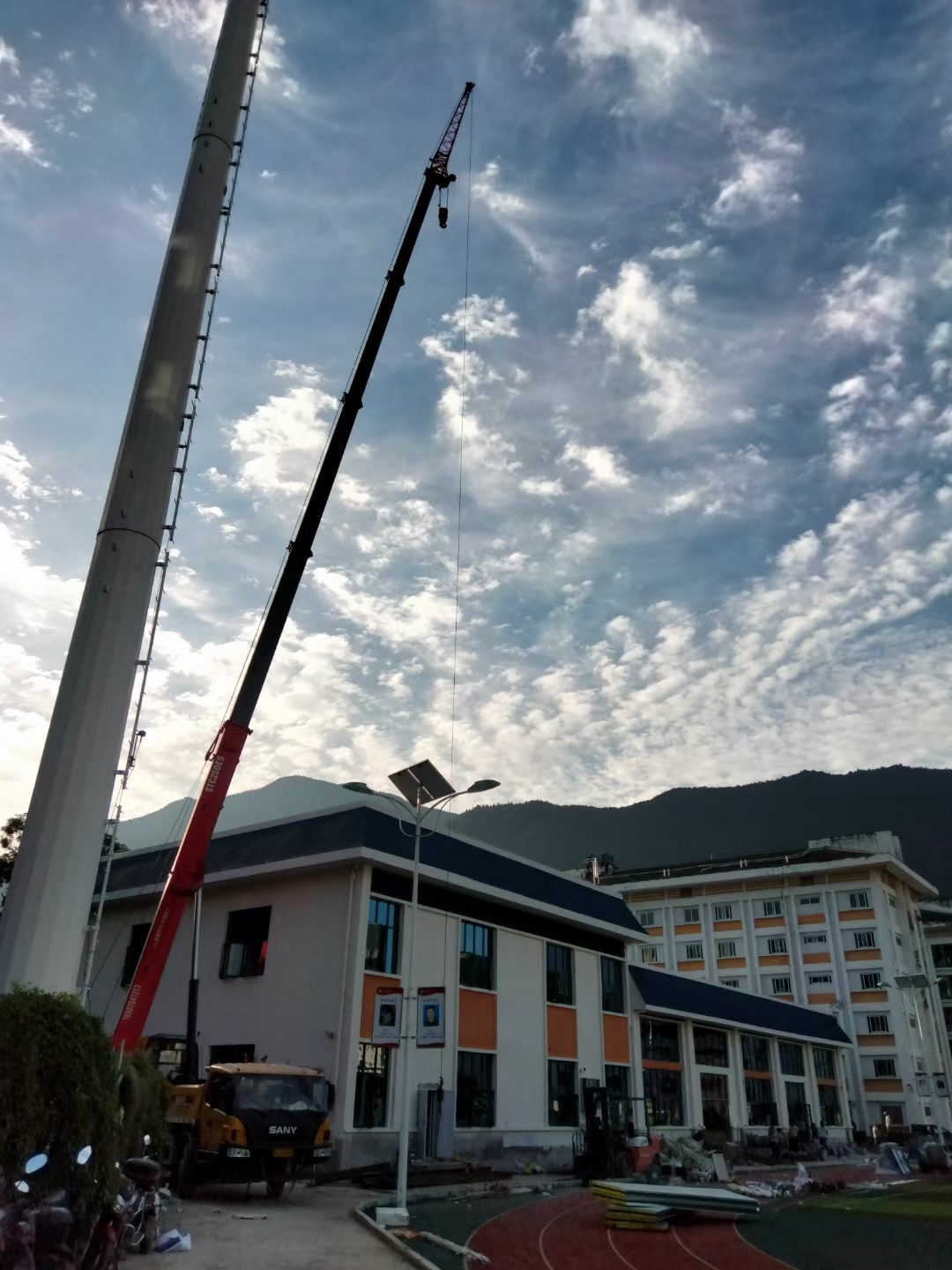 禄劝县8-160吨吊车出租价格 大罐的吊装装卸 日租月租价格
