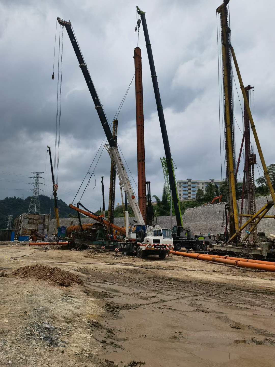 石林县8-130吨吊车出租价格 道路救援电话 长租短租报价