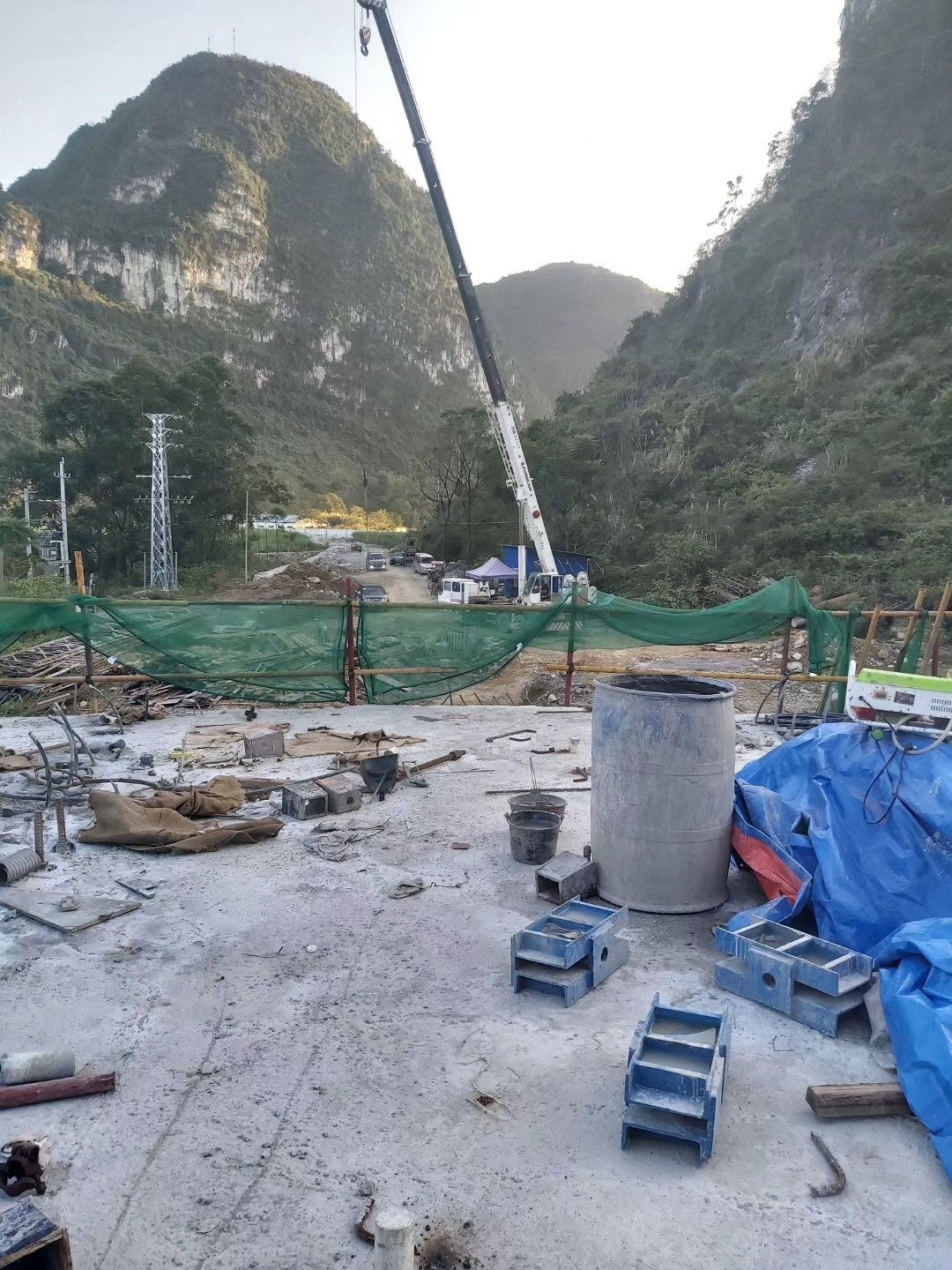 庐山区8-70吨吊车出租报价 物流货物吊装价格 台班费了解
