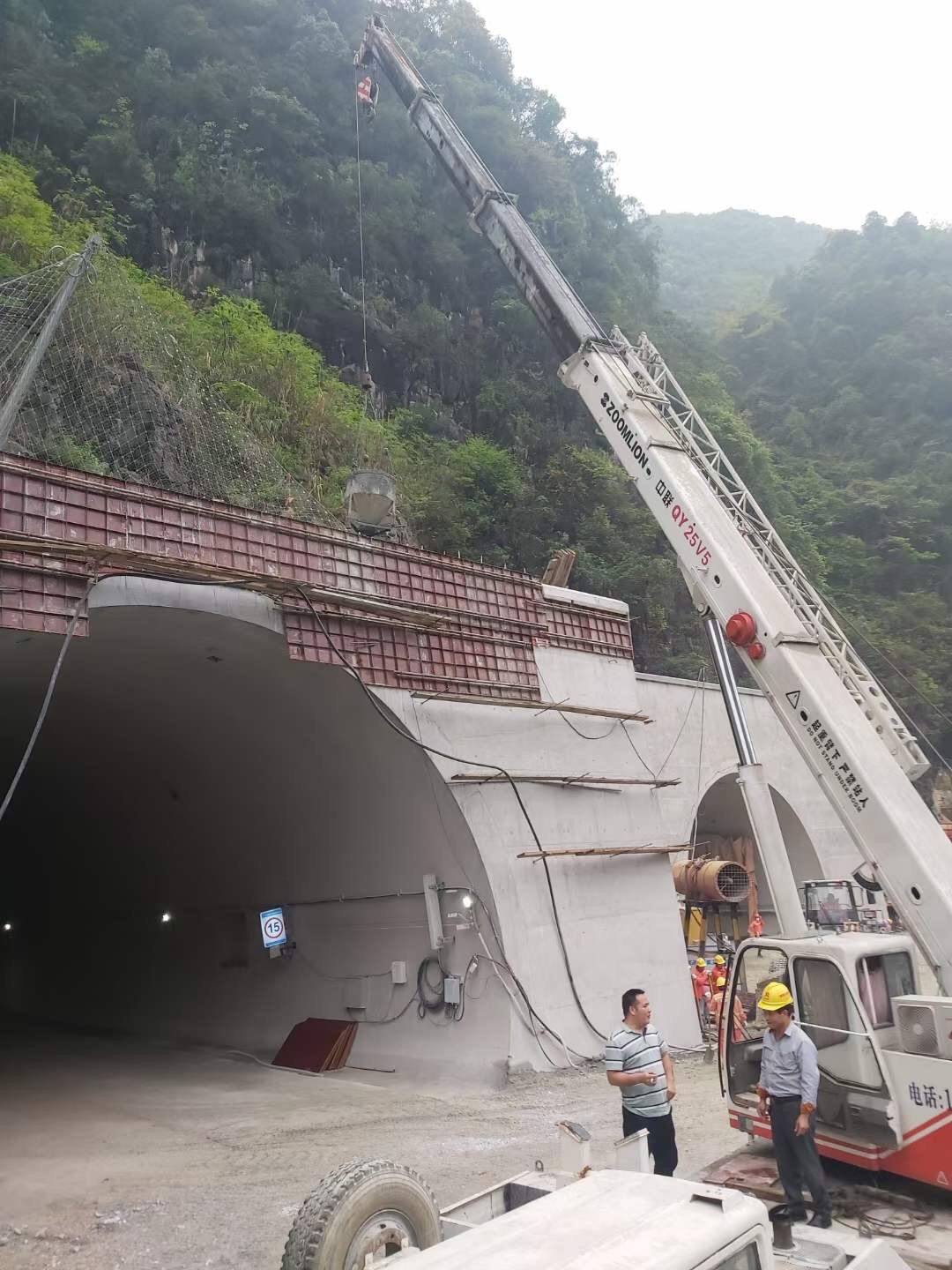 浮梁县8-160吨吊车出租报价 大罐的吊装装卸报价 出车速度快