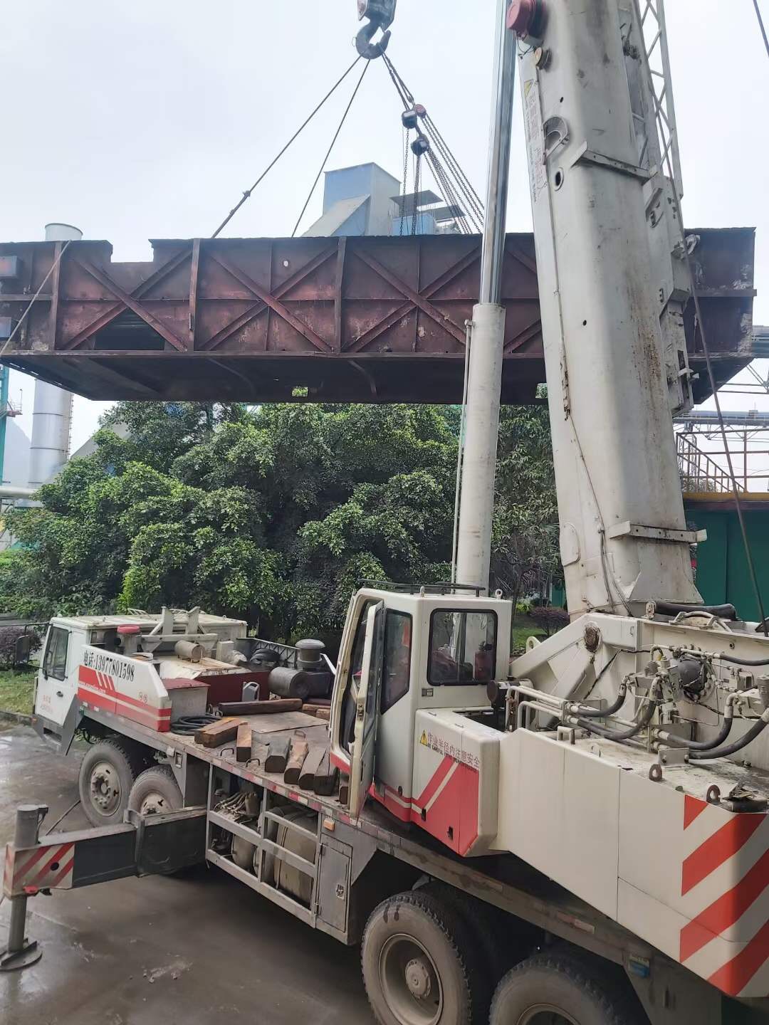 九江市8-50吨吊车出租报价 工地设备吊装安装公司 半个台班费咨询