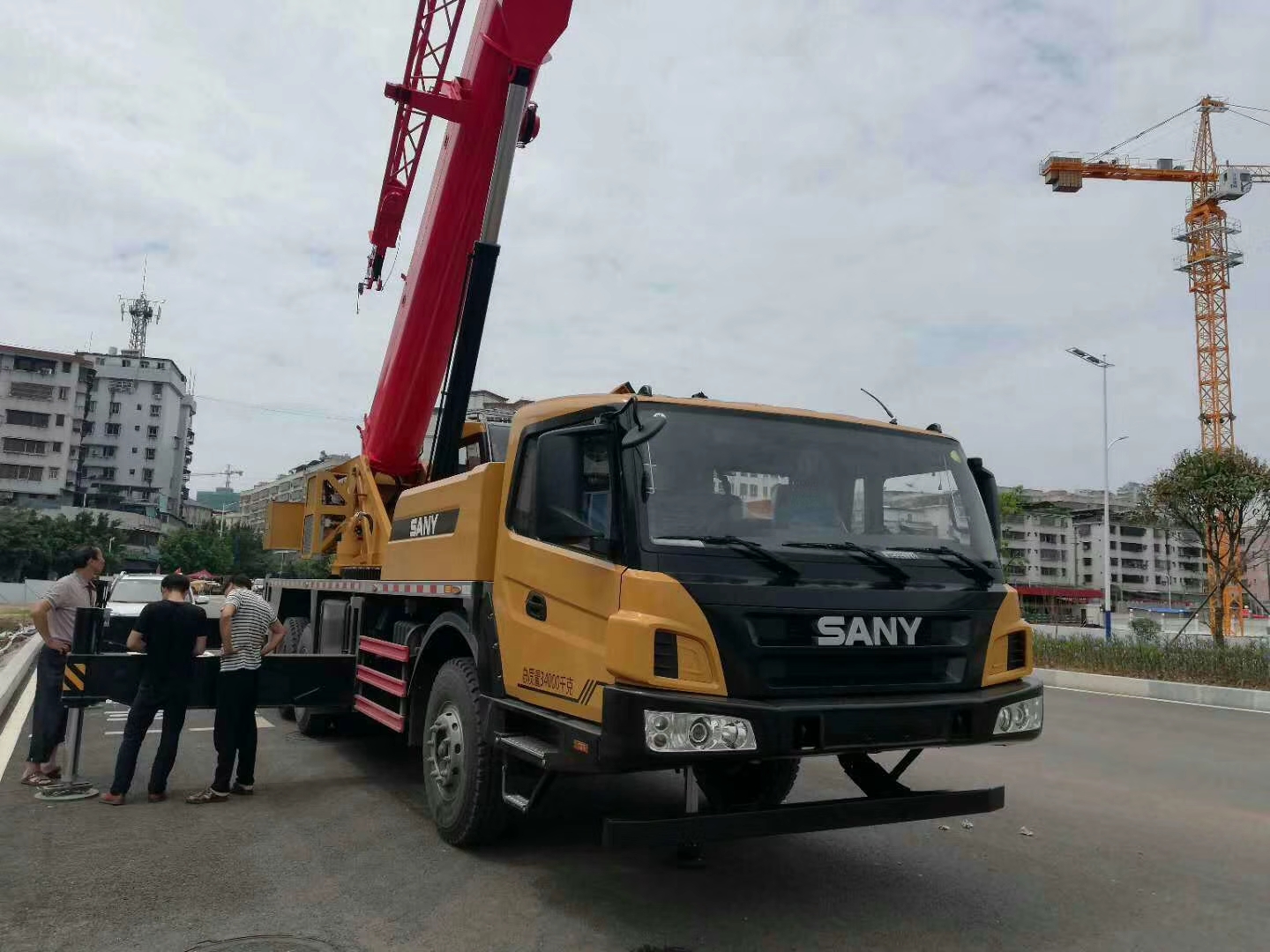 涿州8-100吨吊车出租 涿州履带吊租赁价格 就近安排车 