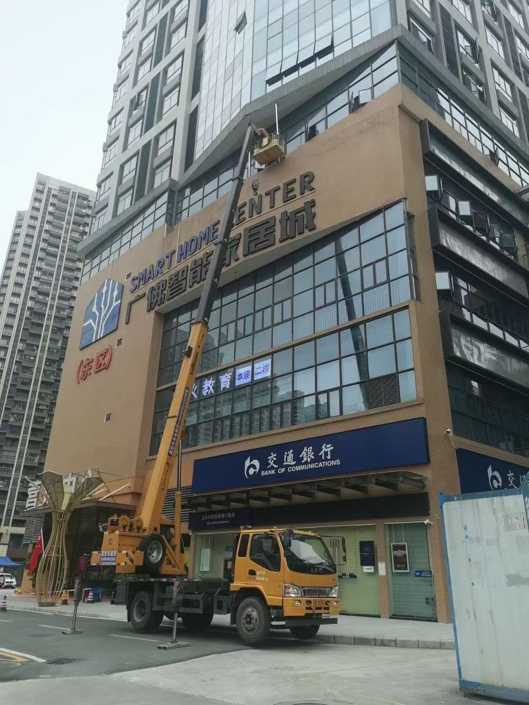 贵溪市8至200吨吊车出租 设备上下楼服务	电话 台班费了解