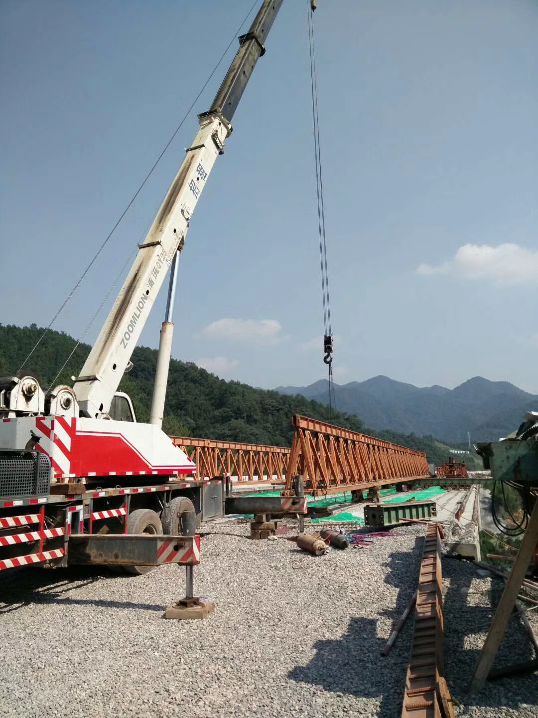 天台县吊车出租_8-160吨天台县吊车租赁电话台班费