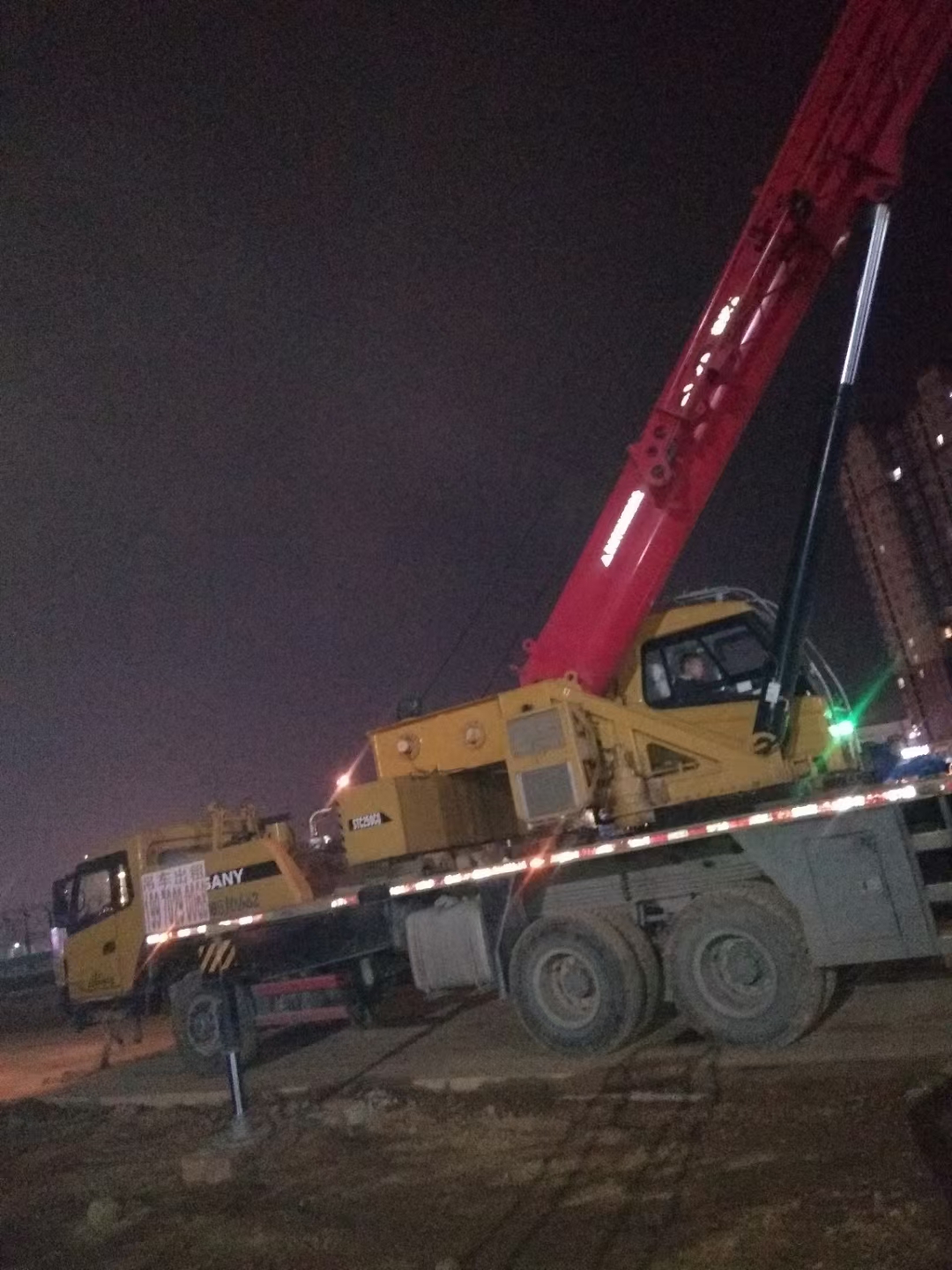 沧源县8-80吨吊车出租价格 机器设备吊装价格 台班费了解