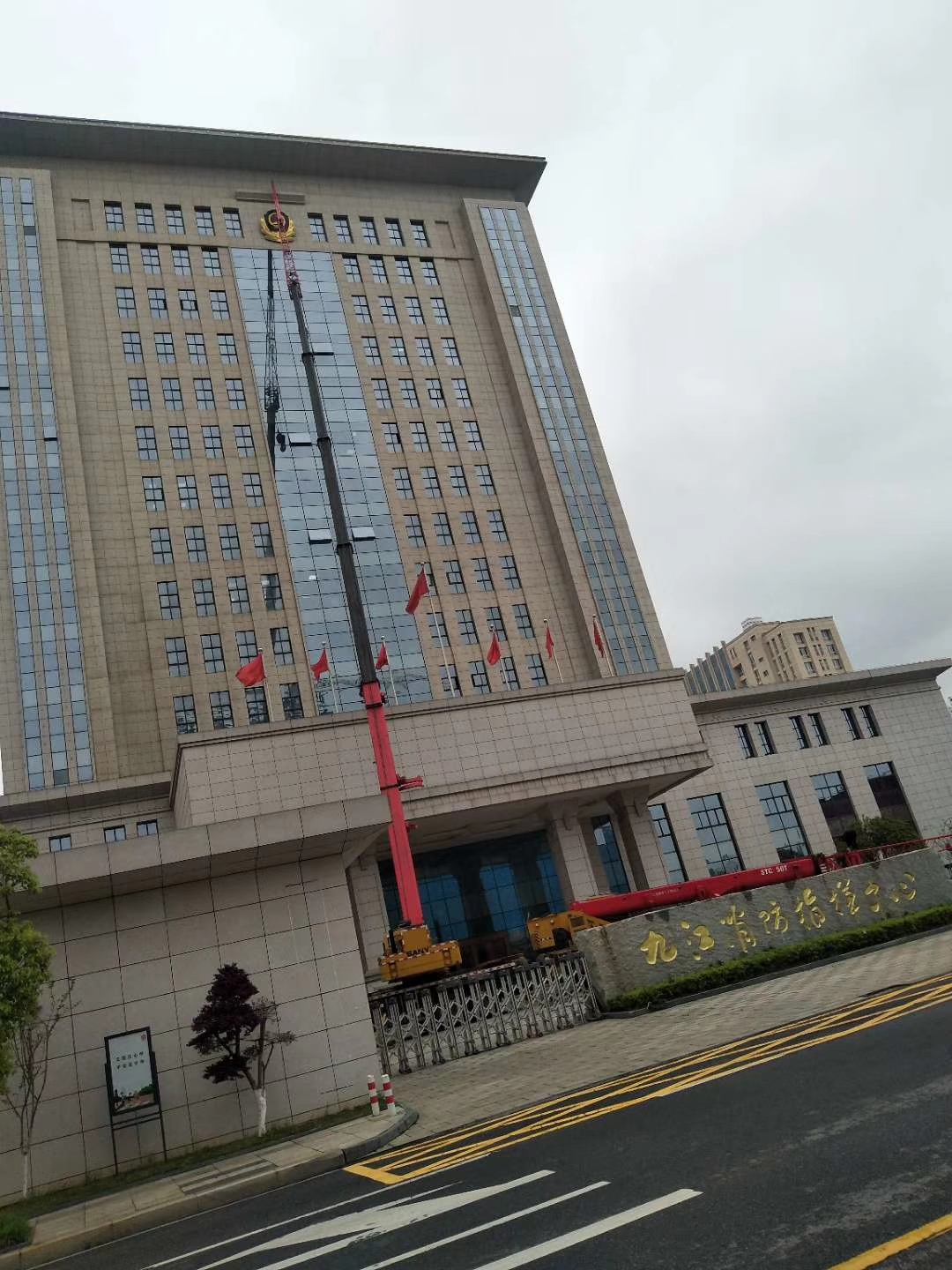 思茅市16-260吨汽车吊出租 物流货物吊装报价 日租月租均可