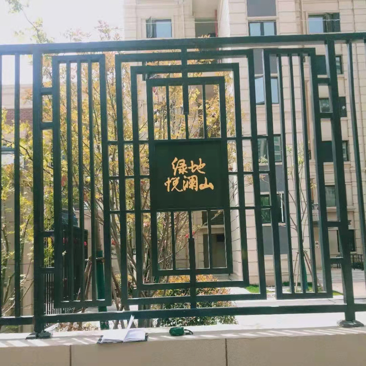 东昇铁艺焊接护栏 开发商房开围墙栏杆 方管焊接铁艺栏杆围墙 型号齐全