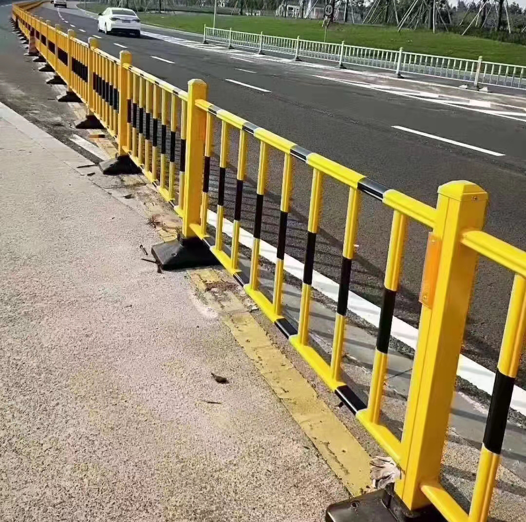 东昇锌钢焊接道路护栏 公路市政隔离栏 防撞围栏