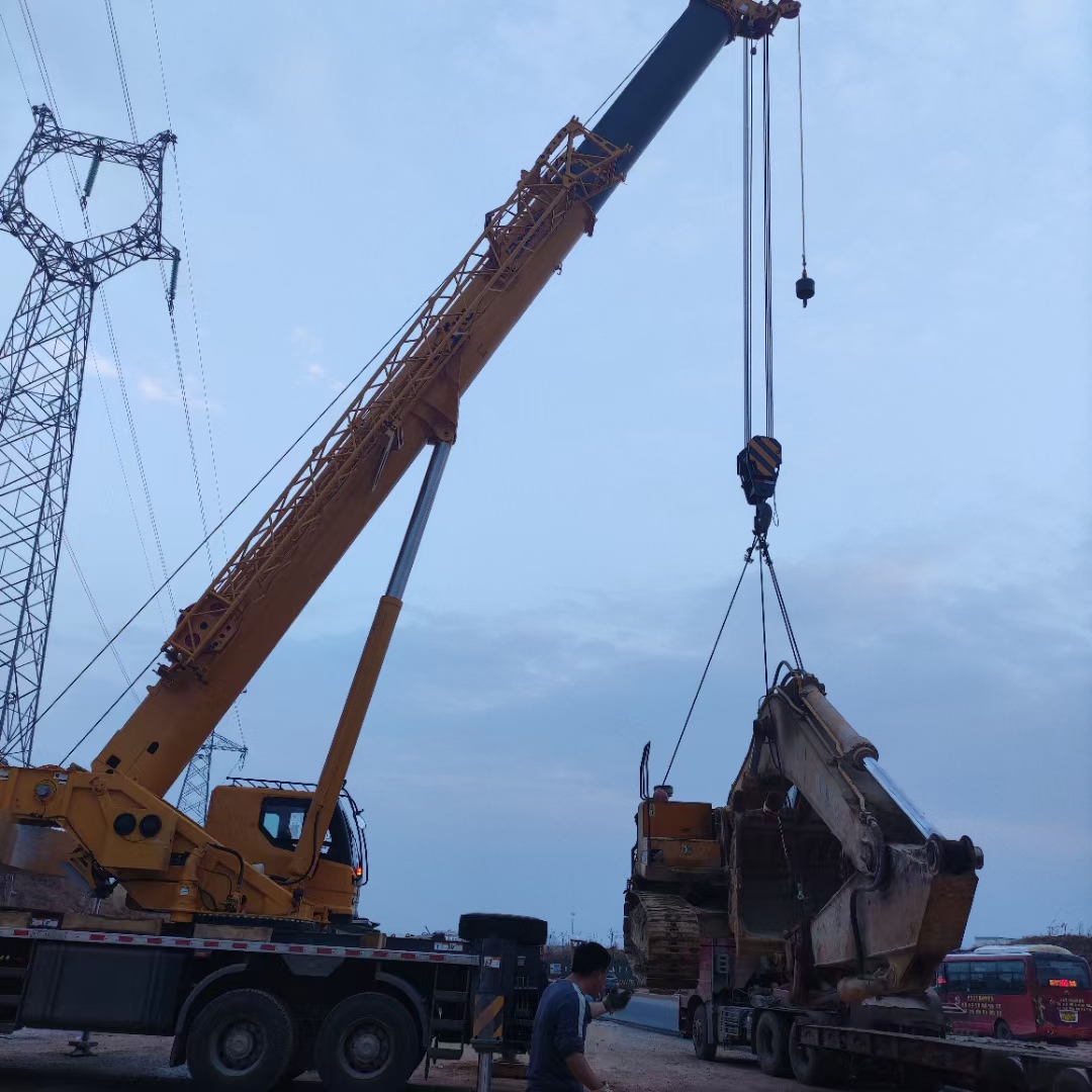广丰县8-160吨吊车出租公司 大罐的吊装装卸报价 日租月租报价
