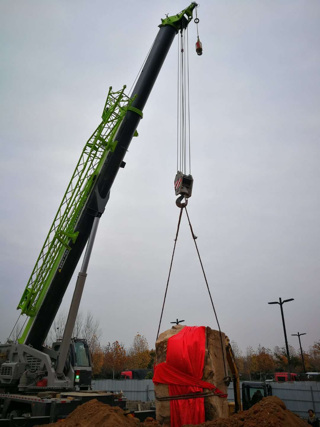 红河县8至160吨吊车租赁 大型树木吊装电话 包月租报价