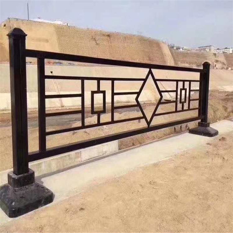 定做城市隔离栏  久皓  铁艺护栏款式多样