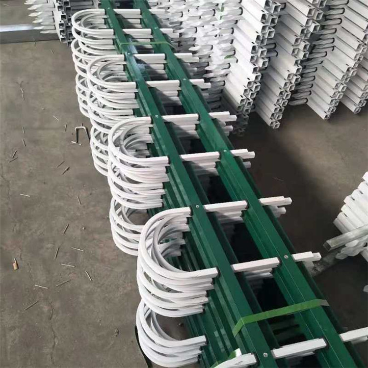 供应花池围栏网量大从优  久皓塑钢草坪护栏