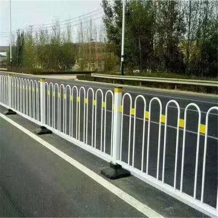 厂家定做商场用道路护栏  久皓  围墙护栏专业生产