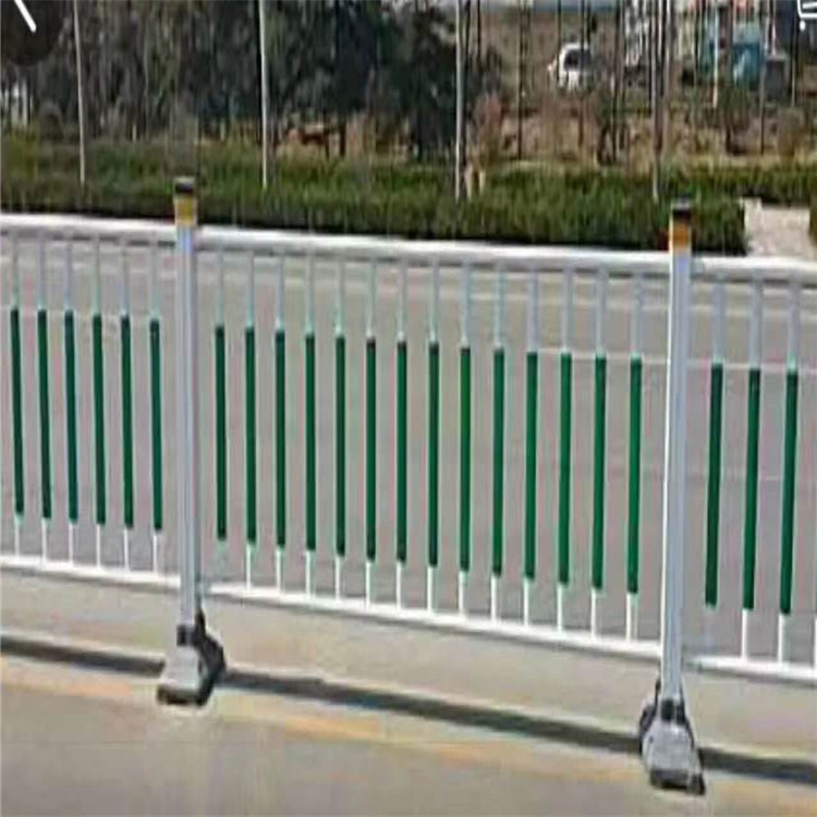 定做商场用道路护栏  久皓  市政移动护栏费用