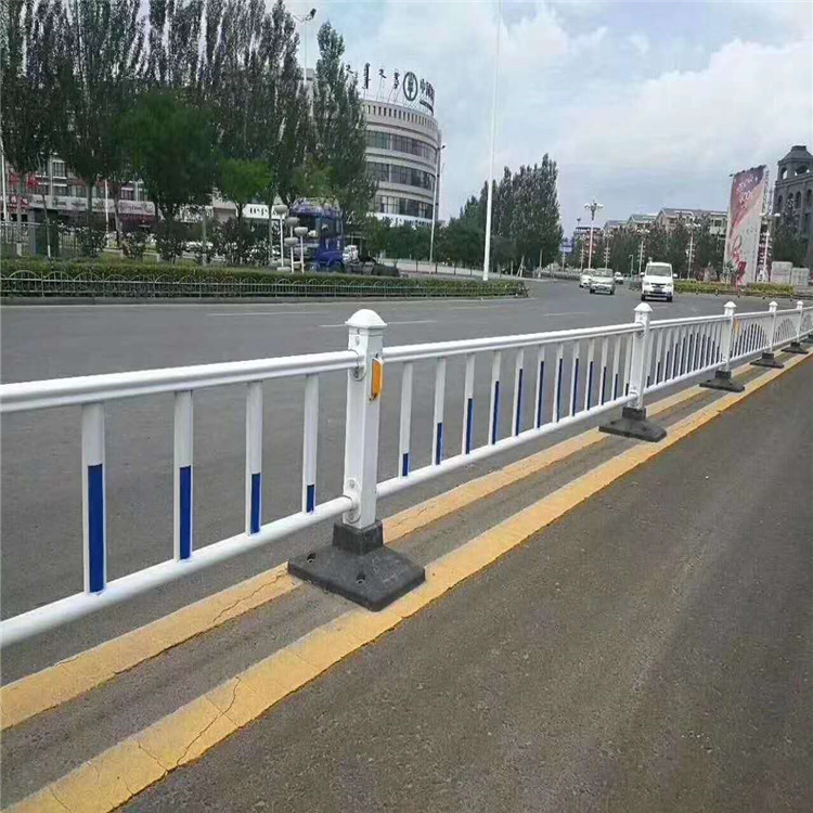 定做市政道路护栏  久皓  交通防撞栅栏安装费用