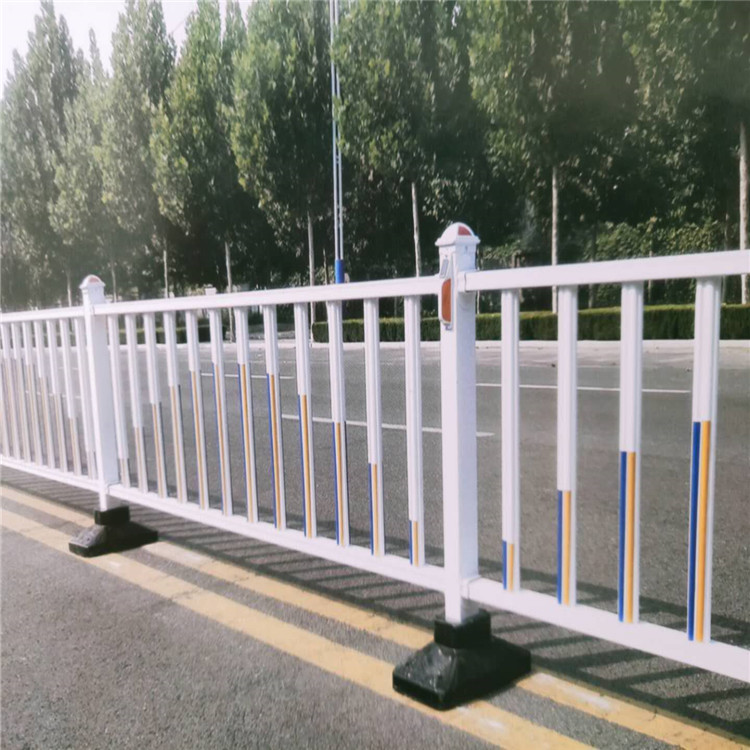 定做双横梁围墙栏杆  久皓  交通防撞栅栏价格