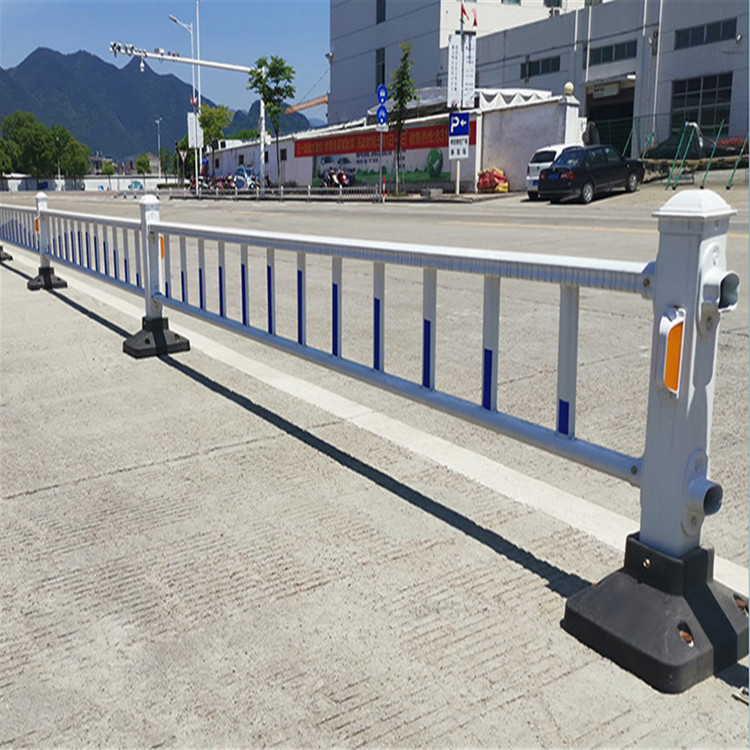 久皓 定做双横梁围墙栏杆 款式多样市政道路护栏