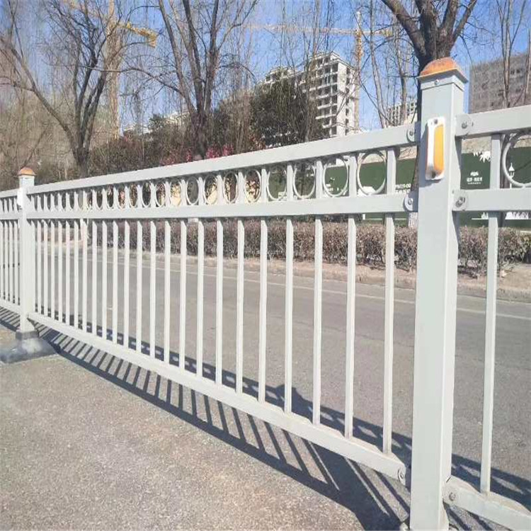 定做锌钢道路护栏  久皓  铁艺护栏价格