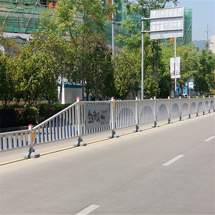 供应锌钢道路护栏  久皓  交通防撞栅栏安装费用
