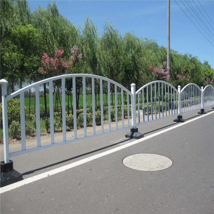 定做车辆隔离栏杆  久皓  市政道路护栏款式多样