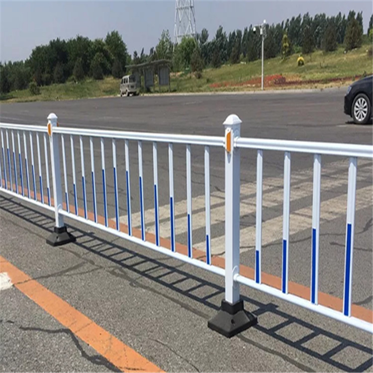 久皓 厂家定制商场用道路护栏 价格铁艺护栏