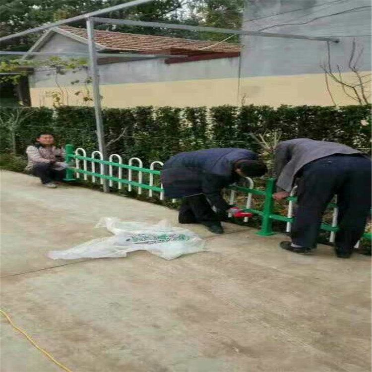 供应围墙护栏量大从优  久皓PVC草坪护栏