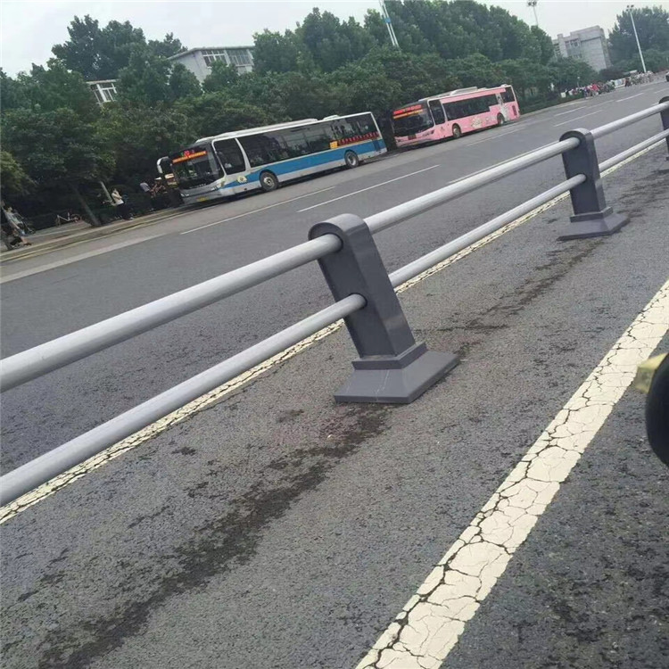 定制市政道路护栏  久皓  交通道路隔离栏安装厂家