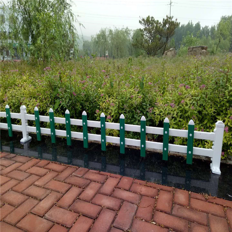 供应商学校草坪护栏量大从优  久皓PVC草坪护栏