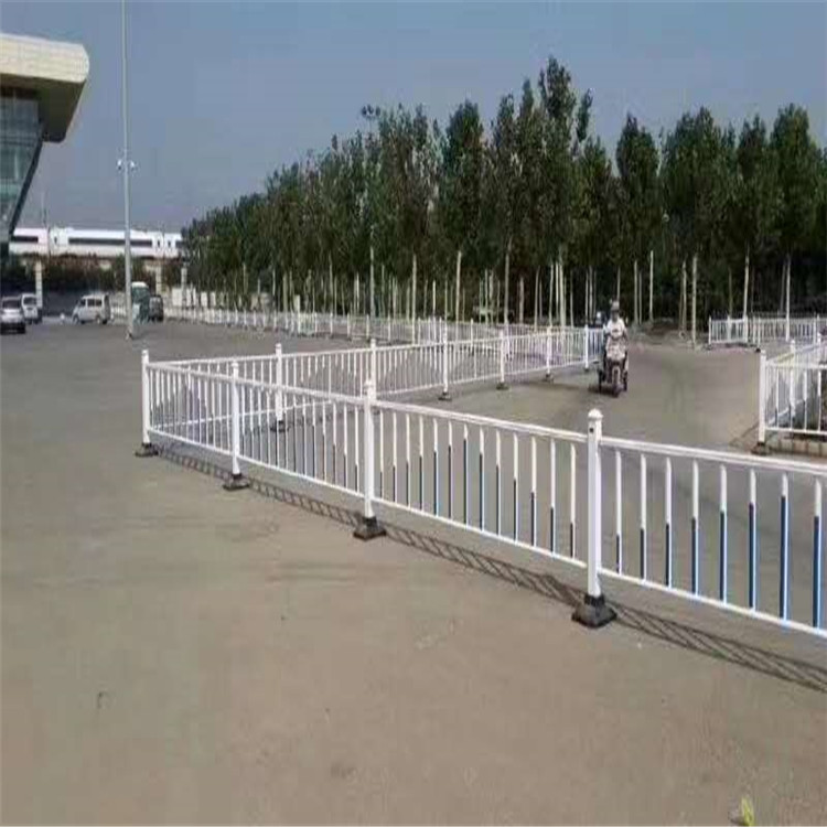 定制商场用道路护栏  久皓  围墙护栏专业生产