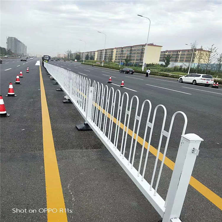 定做市政护栏  久皓  交通道路隔离栏安装厂家