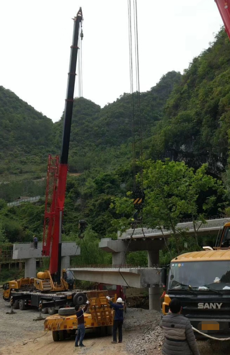 法库县8-130吨吊车出租电话 设备吊装运输价格 租一小时价格