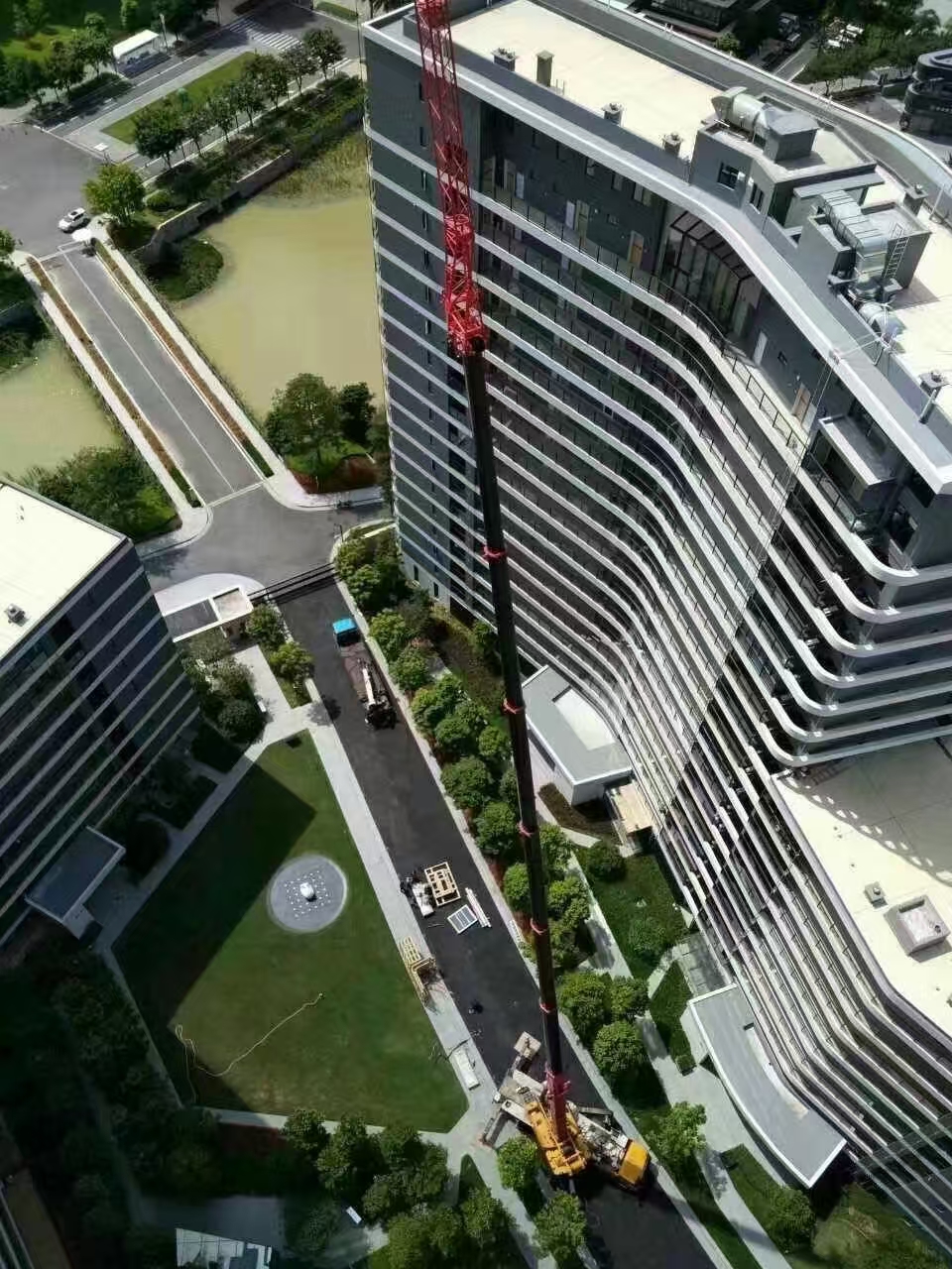 邛崃市8-50吨吊车出租公司 随车吊出租公司 施工经验多